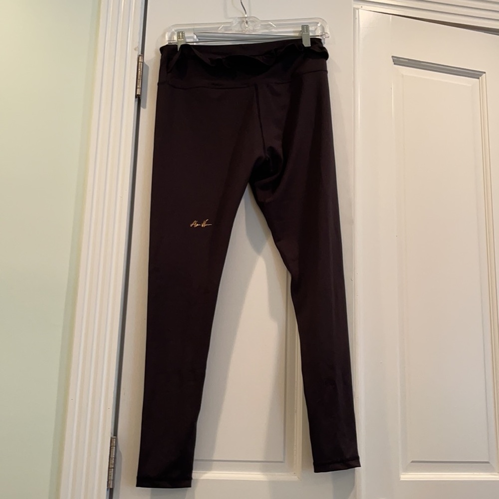 💕bundle only-Black Leggings with Ruffle Back - Picture 7 of 10